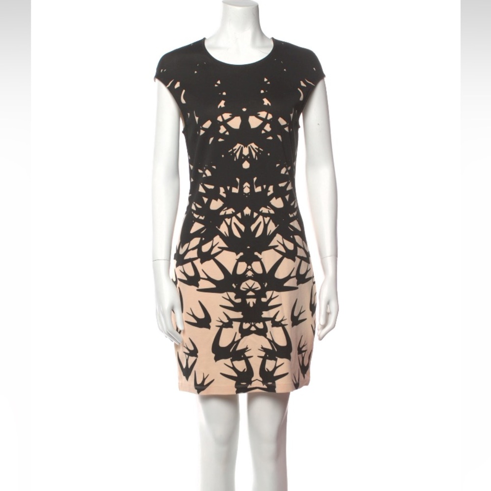 - Alexander McQueen Swallow Wool Sweater Dress Black and Cream Size Large‎